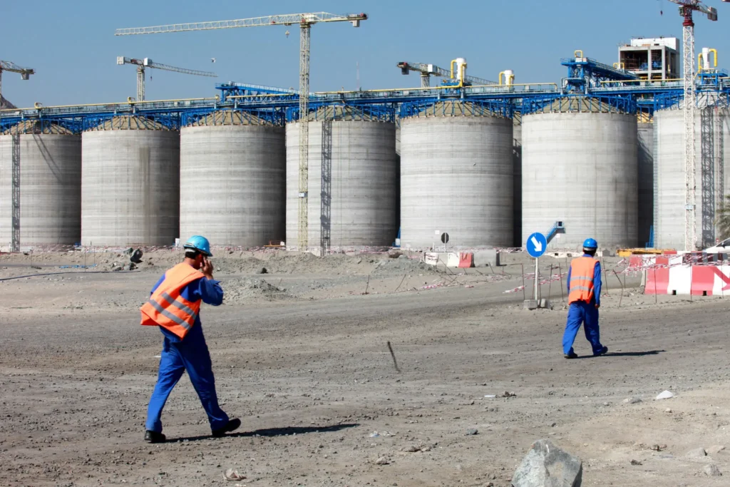 PORQUE SE HIZO POCO PARA ATAJAR EL PROBLEMA DEL PETRÓLEO EN EL ESTRECHO DE ORMUZ