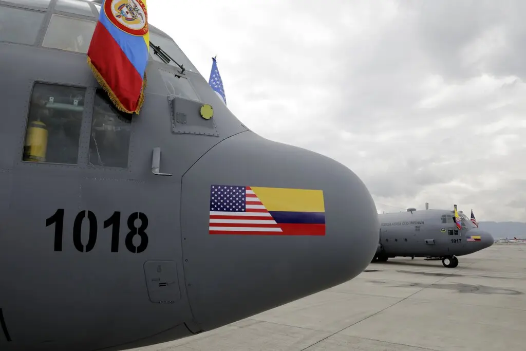 34 muertos y decenas de heridos en choque de avión militar en Colombia
La aeronave, que transportaba a 125 personas, “se precipitó a tierra” tras despegar del sur de Colombia, según las autoridades.