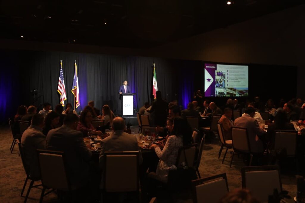 Participa alcalde de Ciudad Juárez en encuentro empresarial en El Paso