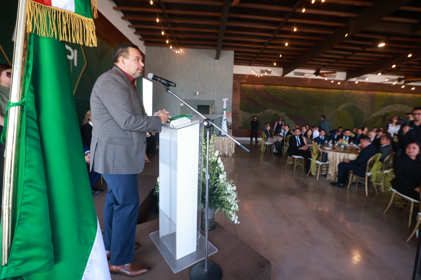 Presidente Cruz Pérez Cuéllar toma protesta al nuevo consejo directivo de la AMPI