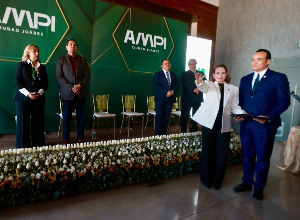 Presidente Cruz Pérez Cuéllar toma protesta al nuevo consejo directivo de la AMPI

