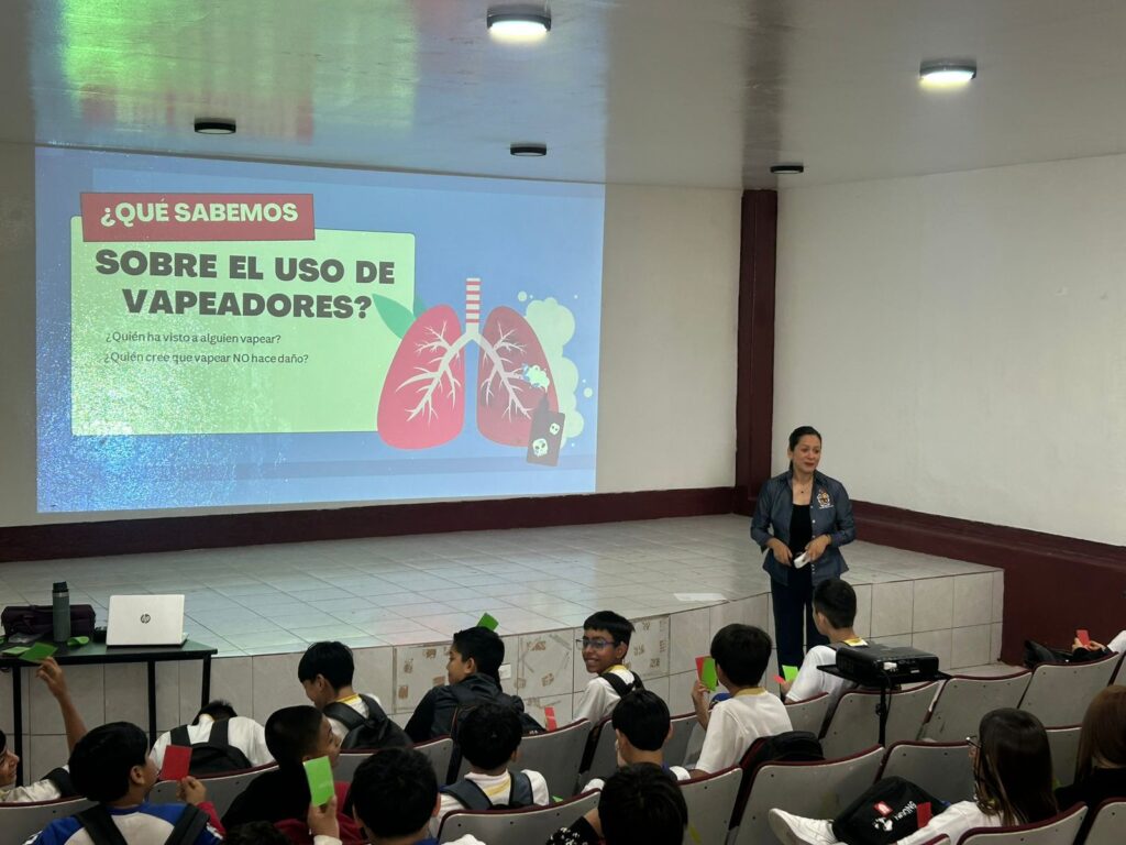 Derechos Humanos imparte plática sobre “Riesgos de uso de los vapeadores en la adolescencia”

