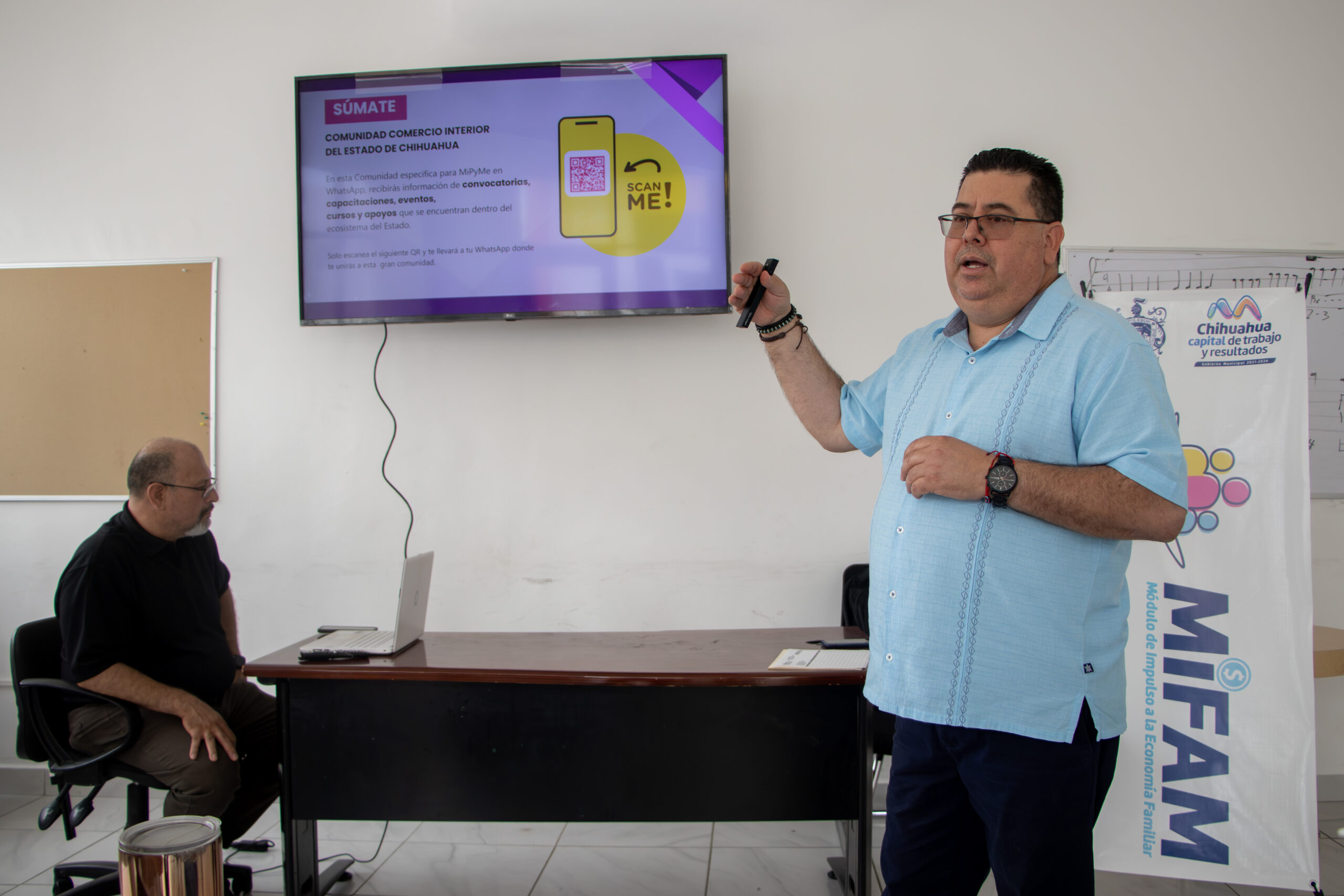 Fortalece SIDE el emprendimiento con capacitación sobre servicios empresariales y registro de marca