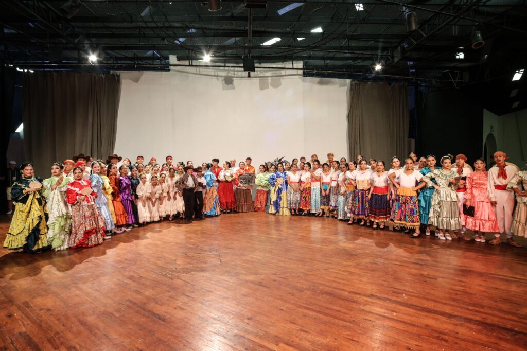 Celebró la Compañía de Danza Folklórica Témari su 20 aniversario con emotivo espectáculo

