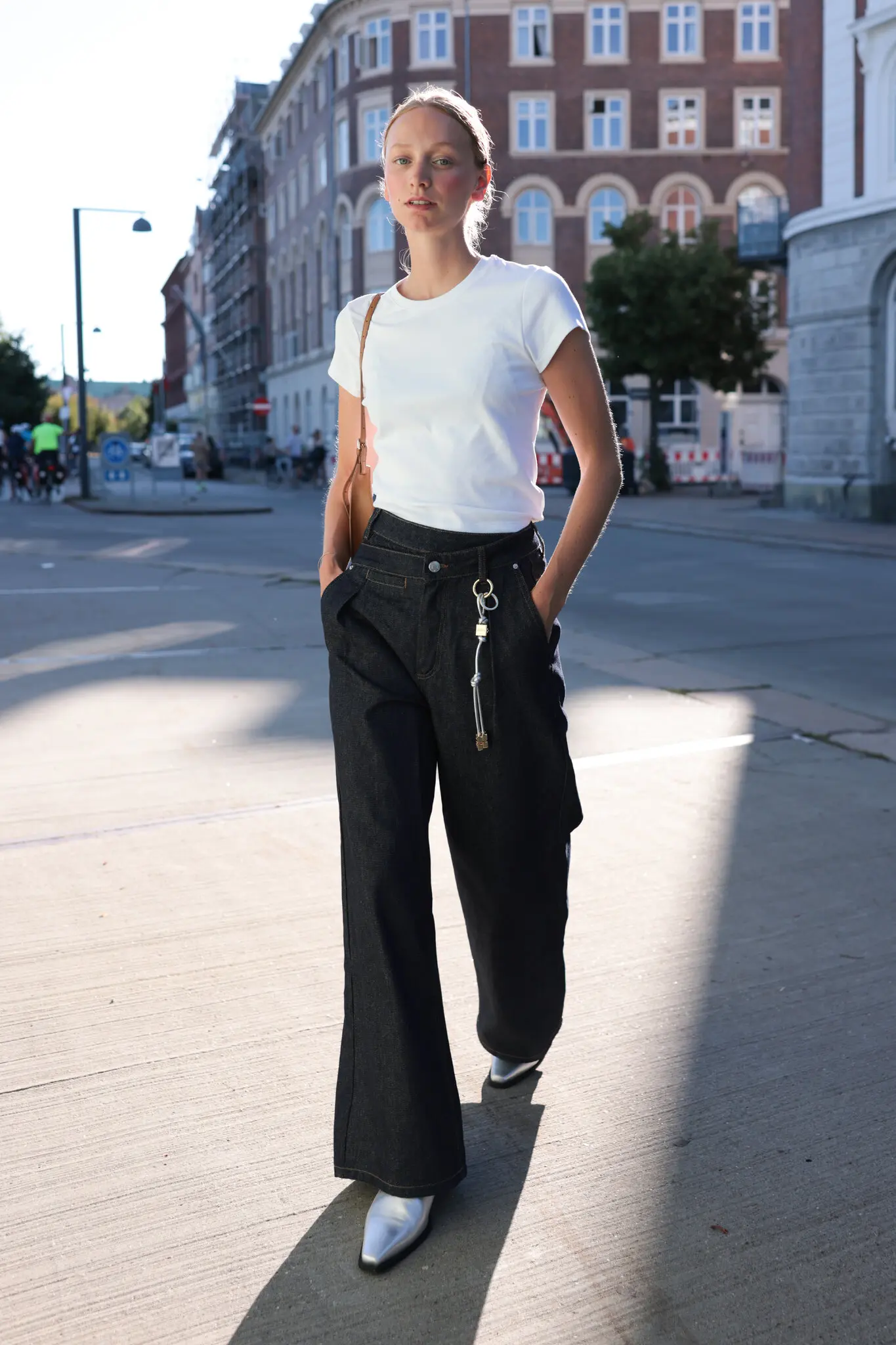 06ASK-VANESSA-dressing-lhwv-superJumbo La definición de “vestirse bien” de un diseñador admite “unos pantalones de mezclilla que te queden a la perfección y una camiseta blanca impecable”, siempre y cuando se haga hincapié en lo de “que te queden a la perfección” y en lo de “impecable”.Credit...Jeremy Moeller/Getty Images