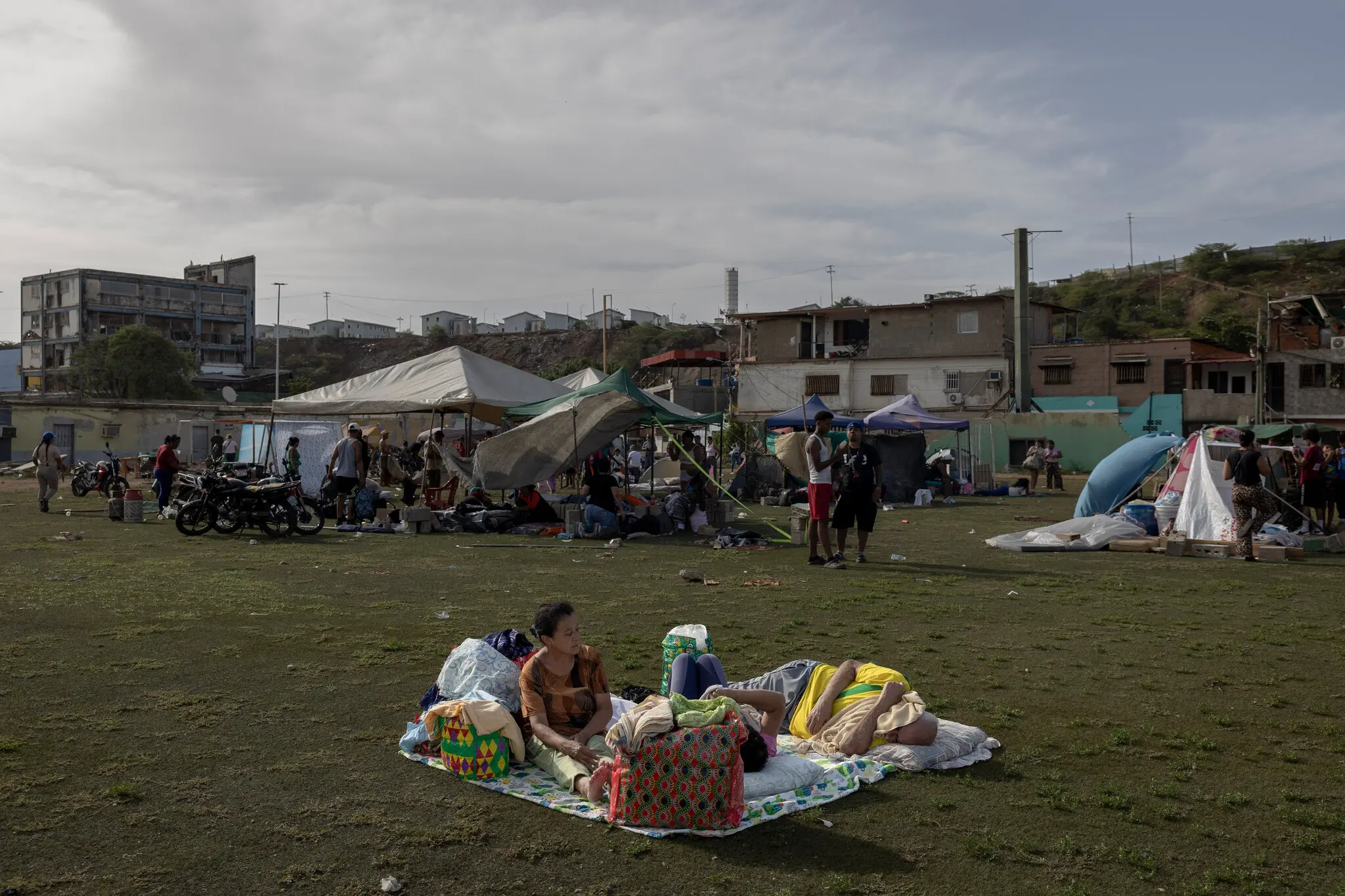 Los venezolanos desplazados por los terremotos duermen a la intemperie