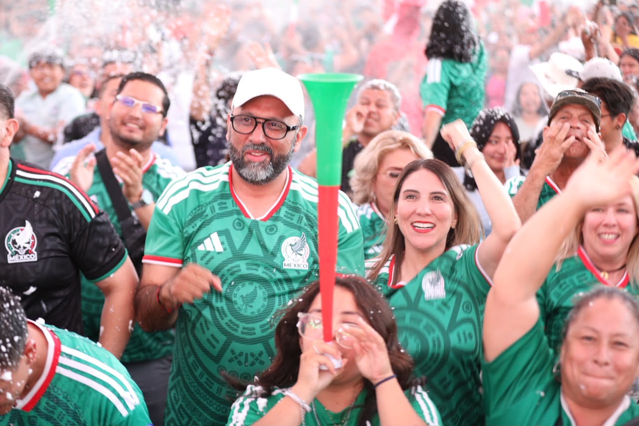 Asiste alcalde al Estadio 8 de Diciembre a disfrutar del partido de la Selección Mexicana