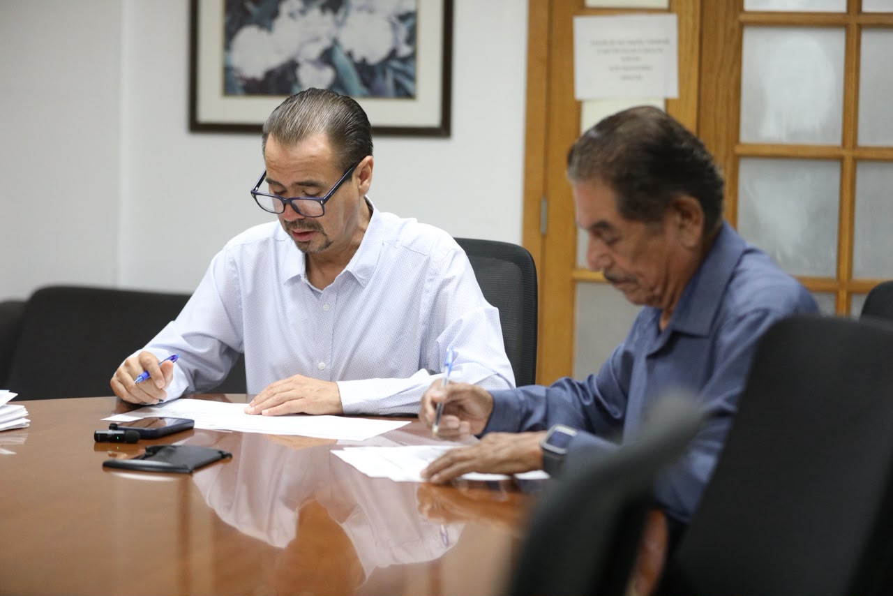 Regidores determinan apoyo económico para estudiantes que competirán en eventos académicos