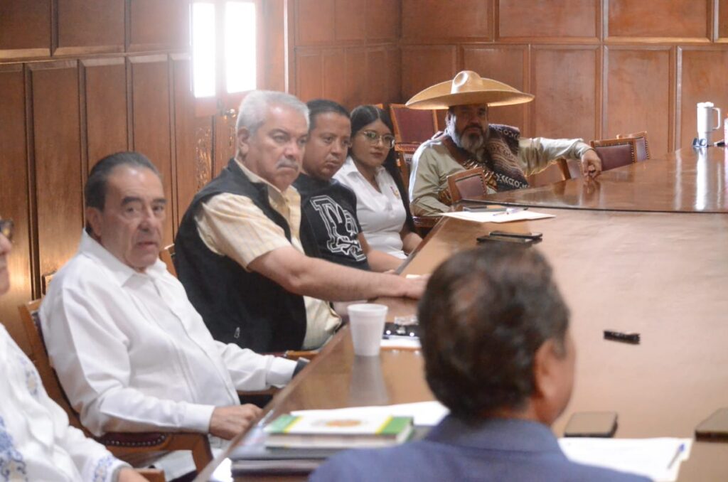 Piden a regidores apoyo para preservar el edificio de la ESAHE
