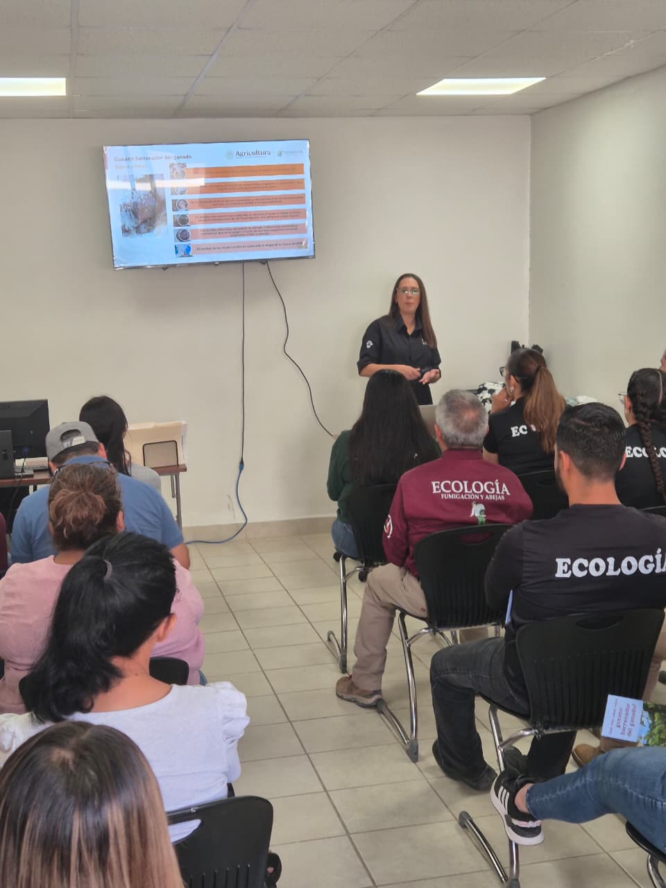 Imparten a personal de Ecología, rescatistas y veterinarios capacitación sobre el gusano barrenador