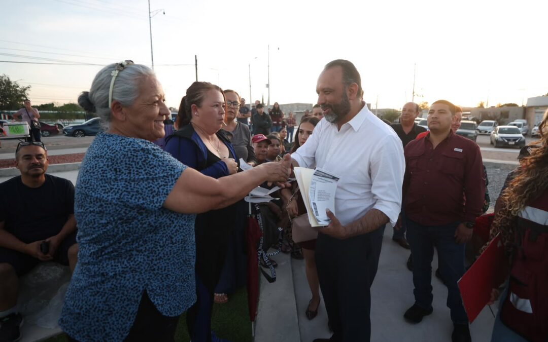 Entrega el Presidente Ortiz Orpinel Foro al aire libre y calle pavimentada en la Carlos Castillo Peraza
