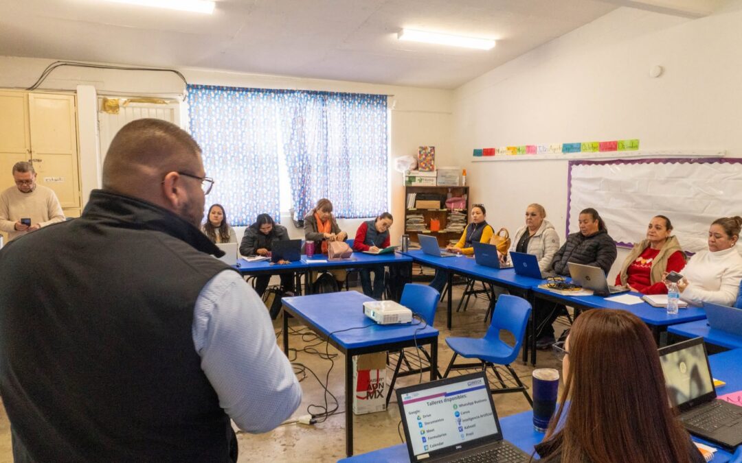 Capacitan a mil 880 docentes de 436 escuelas en uso de herramientas digitales durante el ciclo 2025-2026