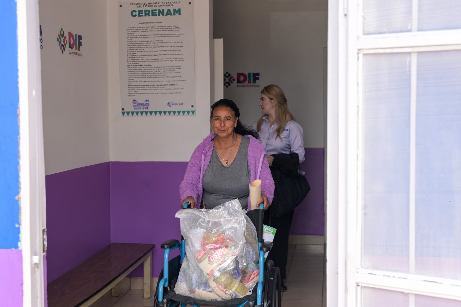 Entrega DIF Estatal aparatos funcionales y despensas en Guachochi