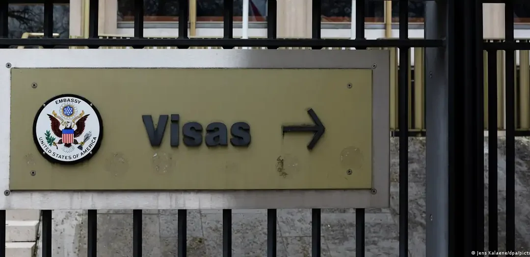 EE.UU. pausa a nivel mundial citas para visas de inmigración