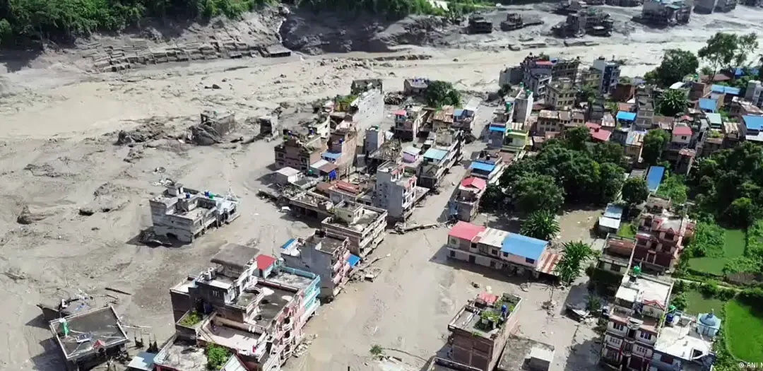 Nepal y China buscan a casi 1.400 desaparecidos tras riadas