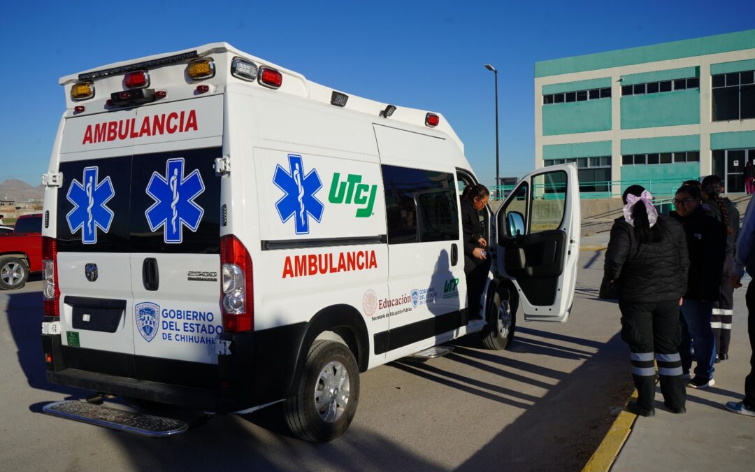 Brinda ambulancia de la UTCJ atención de emergencias a la comunidad