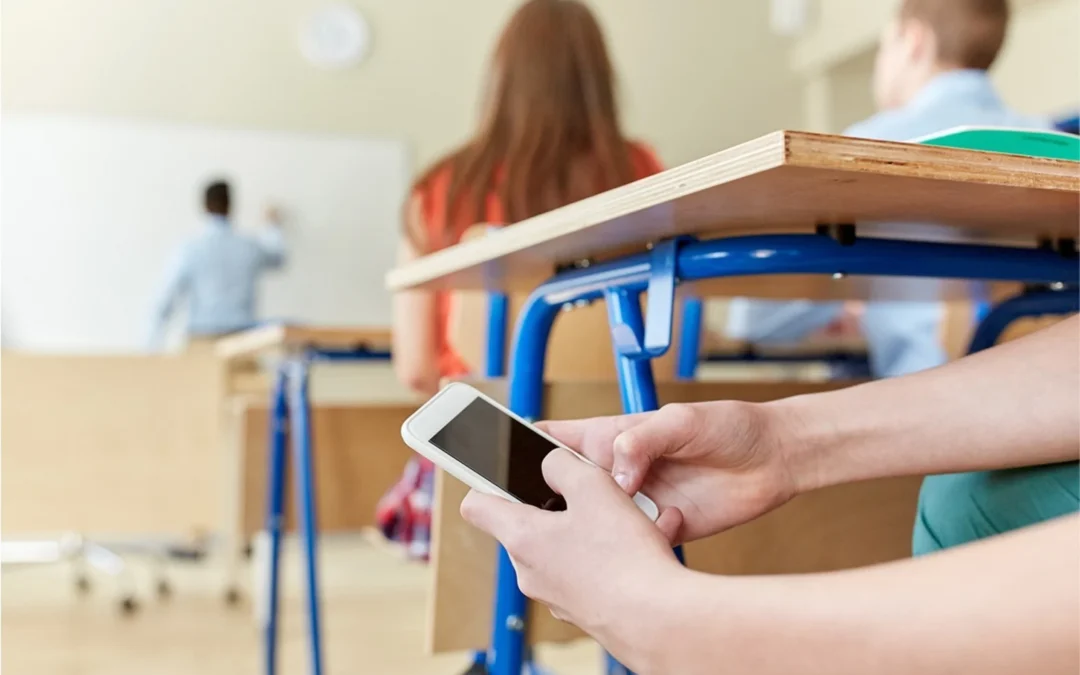 Usan celular 84% de los estudiantes en Chihuahua
