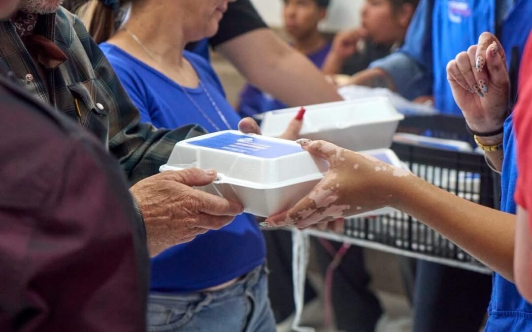 Lleva NutriChihuahua alimento para apoyar a familias en el Hospital Central