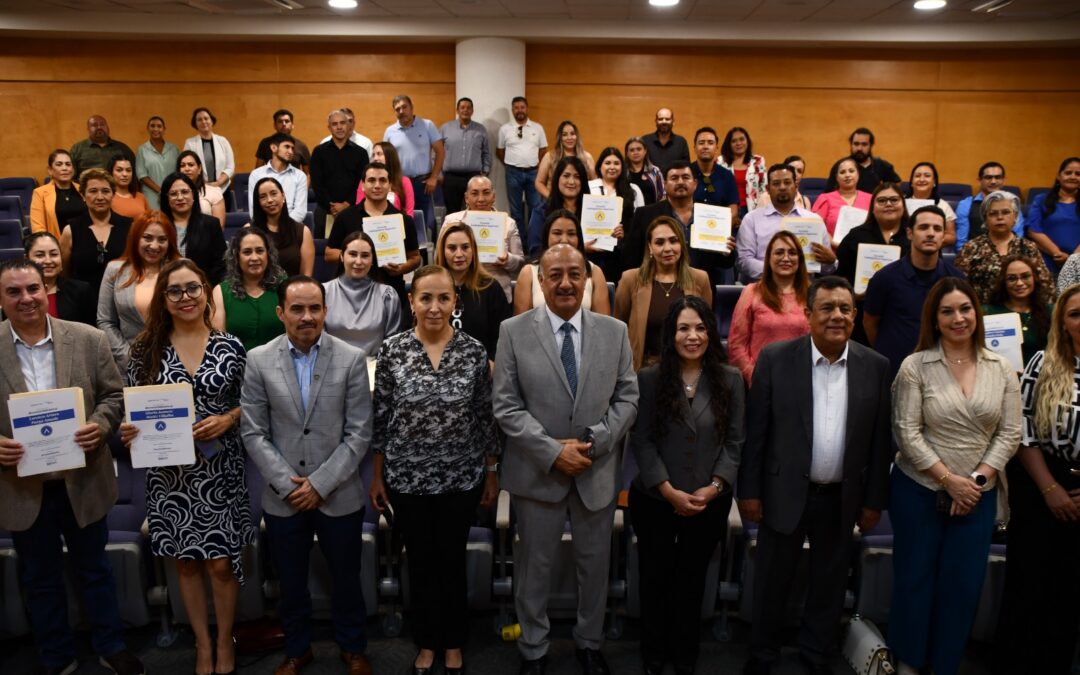 Entregan incentivos a docentes que participaron en el programa Supérate