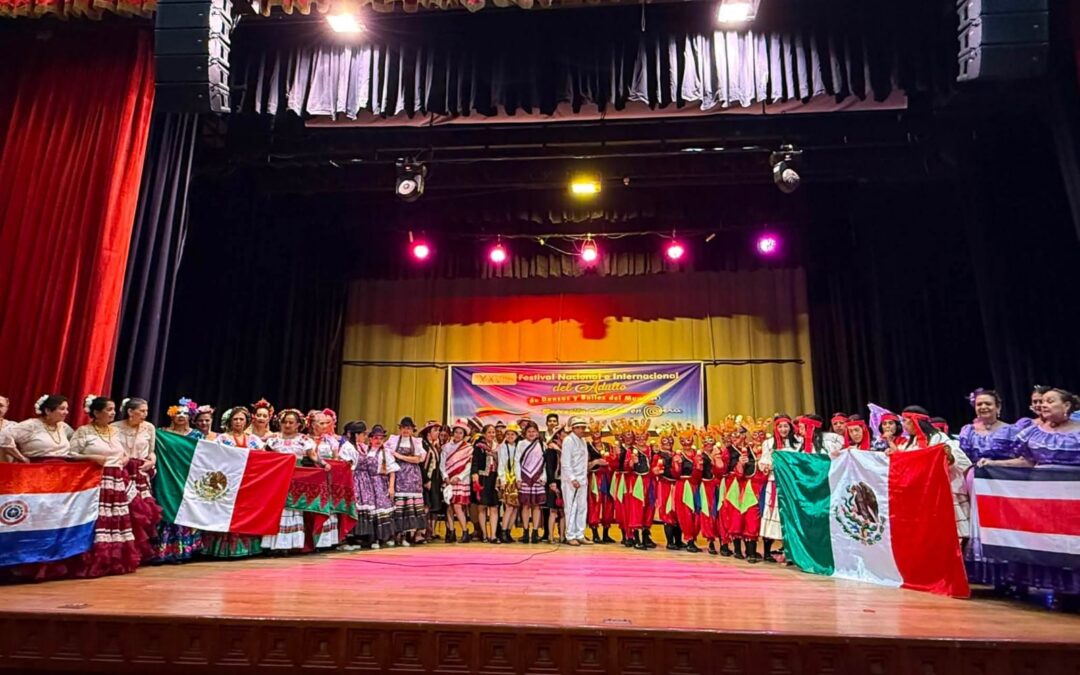 Representa a Chihuahua en festival de Perú grupo de danza de la Casa de los Abuelos Sur