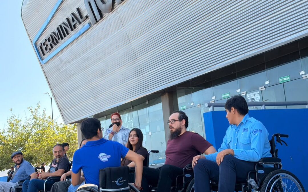 Capacitan a personal de Bowí para brindar atención incluyente a personas con discapacidad
