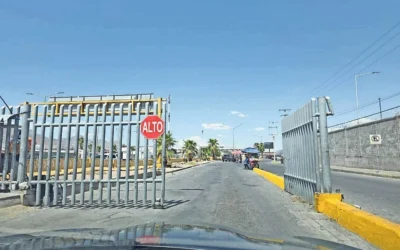 Registran caída en tiempos de cruce