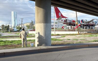 Mantienen trabajos de retiro de grafiti en infraestructura urbana