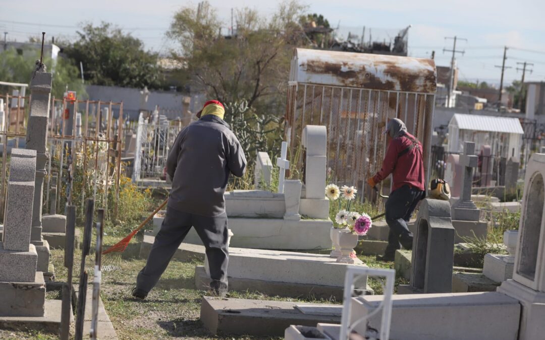 Se alista Panteón Municipal Chaveña con trabajos de limpieza para el Día de Muertos